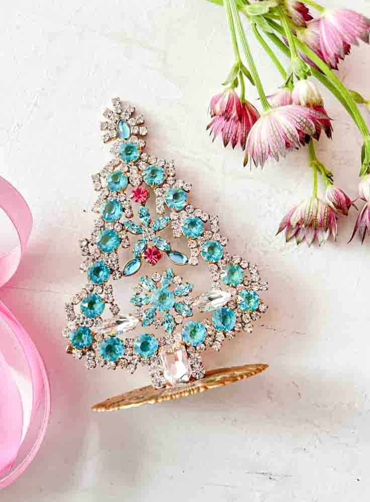 Weihnachtsbäume im Strass, Strass Weihnachtsbaum, Strassbaum, Weihnachtsbaum im Strass, Weihnachtsbaum im Strass, Weihnachtsbaum im Strass, Weihnachtsbaum im Strass, Weihnachtsbaum im Strass, Weihnachtsbaum im Strass, Weihnachtsbaum im Strass, Weihnachtsschmuck, Tschechisch Weihnachtsbaum, Remix von Sofie, Rhinstensjul Baum, Weihnachtsschmuck, vintage Weihnachten, Weihnachtsbaum aus Tschechien, tschechische Weihnachten, Glitter Weihnachten, handgemachte Weihnachtsbäume, Weihnachtsbäume aus Tschechien, Remix von Sofie