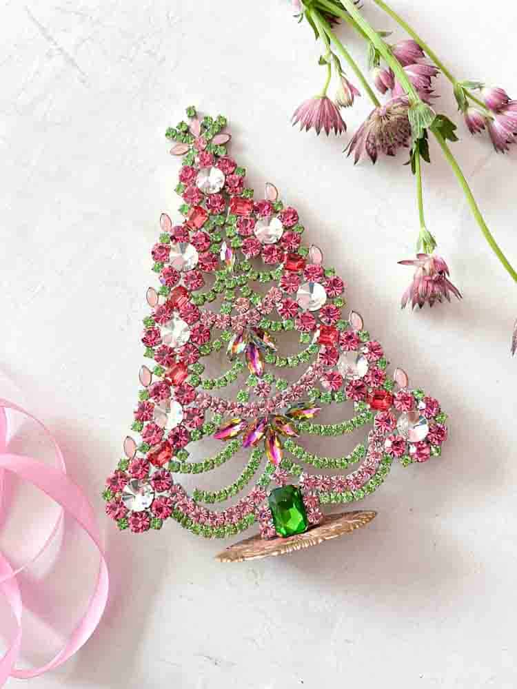 Weihnachtsbäume im Strass, Strass Weihnachtsbaum, Strassbaum, Weihnachtsbaum im Strass, Weihnachtsbaum im Strass, Weihnachtsbaum im Strass, Weihnachtsbaum im Strass, Weihnachtsbaum im Strass, Weihnachtsbaum im Strass, Weihnachtsbaum im Strass, Weihnachtsschmuck, Tschechisch Weihnachtsbaum, Remix von Sofie, Rhinstensjul Baum, Weihnachtsschmuck, vintage Weihnachten, Weihnachtsbaum aus Tschechien, tschechische Weihnachten, Glitter Weihnachten, handgemachte Weihnachtsbäume, Weihnachtsbäume aus Tschechien, Remix von Sofie