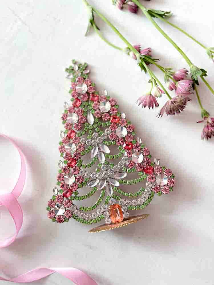 Weihnachtsbäume im Strass, Strass Weihnachtsbaum, Strassbaum, Weihnachtsbaum im Strass, Weihnachtsbaum im Strass, Weihnachtsbaum im Strass, Weihnachtsbaum im Strass, Weihnachtsbaum im Strass, Weihnachtsbaum im Strass, Weihnachtsbaum im Strass, Weihnachtsschmuck, Tschechisch Weihnachtsbaum, Remix von Sofie, Rhinstensjul Baum, Weihnachtsschmuck, vintage Weihnachten, Weihnachtsbaum aus Tschechien, tschechische Weihnachten, Glitter Weihnachten, handgemachte Weihnachtsbäume, Weihnachtsbäume aus Tschechien, Remix von Sofie