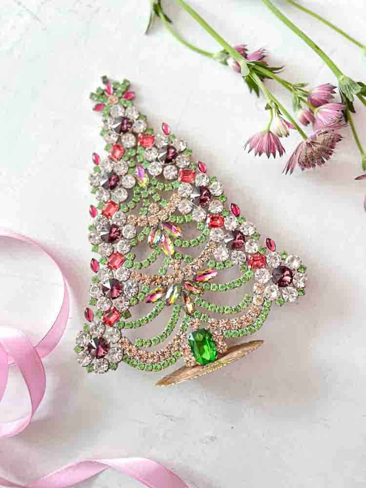 Weihnachtsbäume im Strass, Strass Weihnachtsbaum, Strassbaum, Weihnachtsbaum im Strass, Weihnachtsbaum im Strass, Weihnachtsbaum im Strass, Weihnachtsbaum im Strass, Weihnachtsbaum im Strass, Weihnachtsbaum im Strass, Weihnachtsbaum im Strass, Weihnachtsschmuck, Tschechisch Weihnachtsbaum, Remix von Sofie, Rhinstensjul Baum, Weihnachtsschmuck, vintage Weihnachten, Weihnachtsbaum aus Tschechien, tschechische Weihnachten, Glitter Weihnachten, handgemachte Weihnachtsbäume, Weihnachtsbäume aus Tschechien, Remix von Sofie