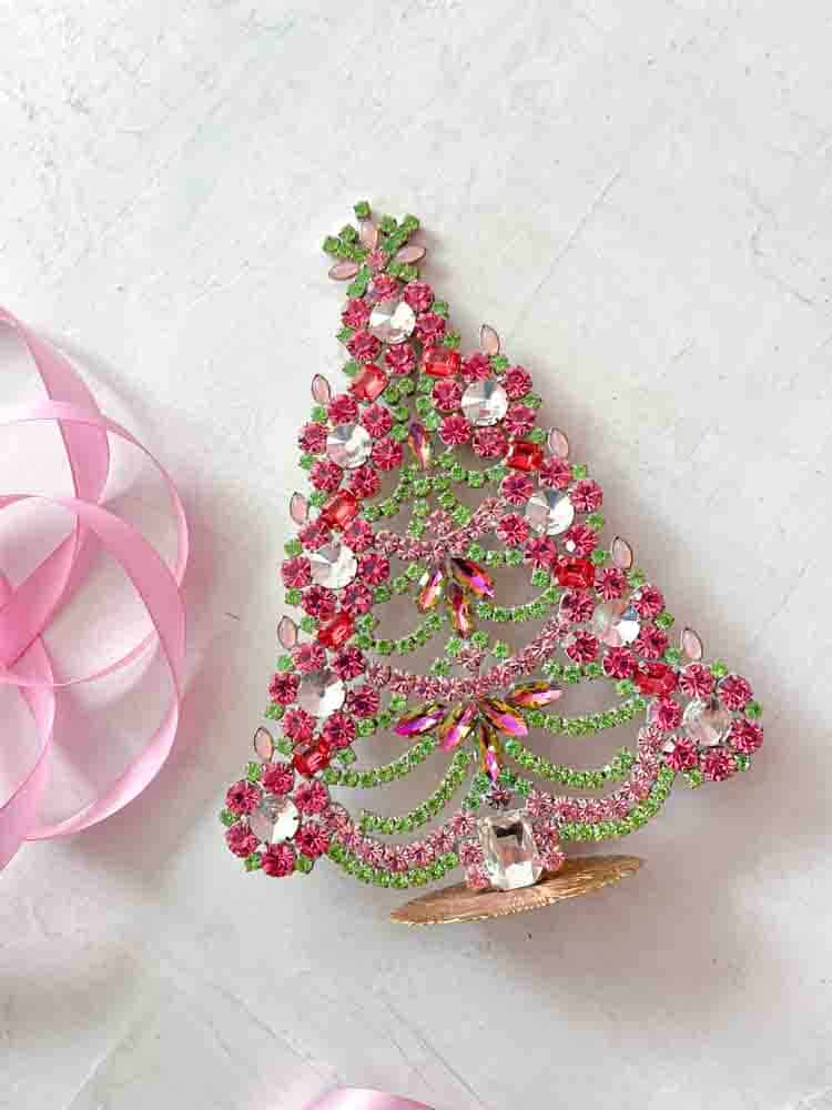 Weihnachtsbäume im Strass, Strass Weihnachtsbaum, Strassbaum, Weihnachtsbaum im Strass, Weihnachtsbaum im Strass, Weihnachtsbaum im Strass, Weihnachtsbaum im Strass, Weihnachtsbaum im Strass, Weihnachtsbaum im Strass, Weihnachtsbaum im Strass, Weihnachtsschmuck, Tschechisch Weihnachtsbaum, Remix von Sofie, Rhinstensjul Baum, Weihnachtsschmuck, vintage Weihnachten, Weihnachtsbaum aus Tschechien, tschechische Weihnachten, Glitter Weihnachten, handgemachte Weihnachtsbäume, Weihnachtsbäume aus Tschechien, Remix von Sofie