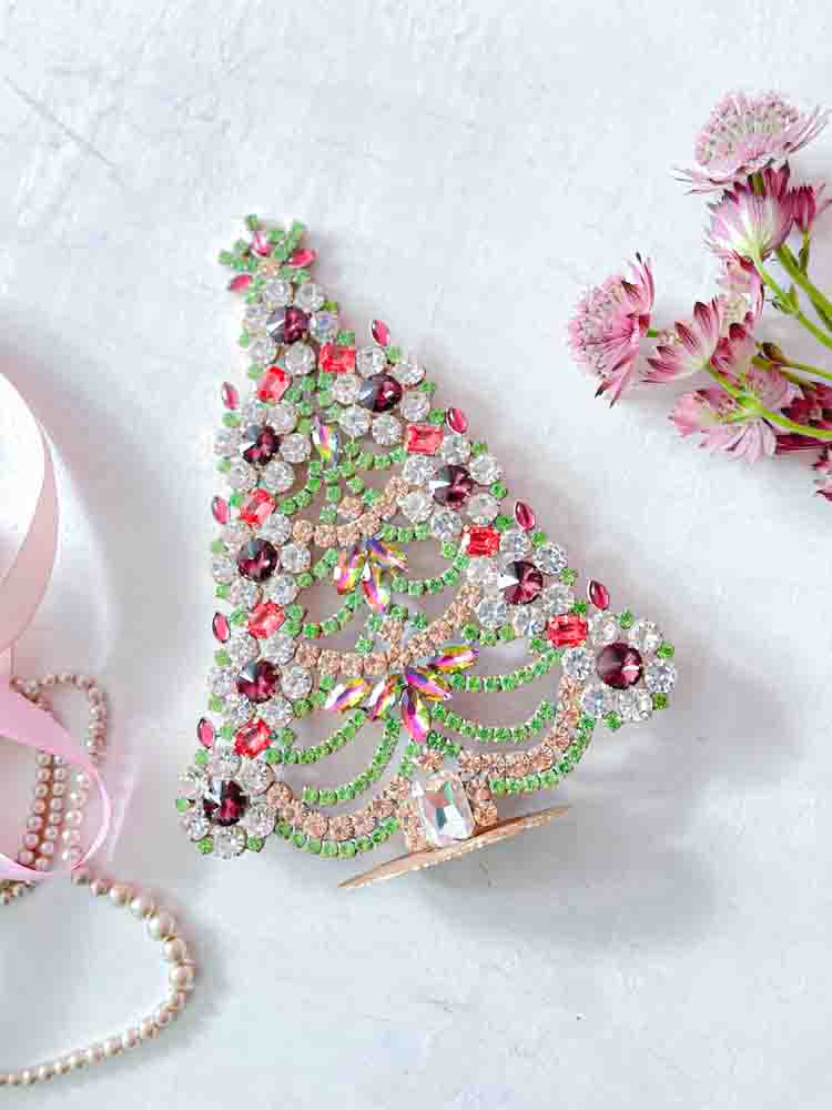 Weihnachtsbäume im Strass, Strass Weihnachtsbaum, Strassbaum, Weihnachtsbaum im Strass, Weihnachtsbaum im Strass, Weihnachtsbaum im Strass, Weihnachtsbaum im Strass, Weihnachtsbaum im Strass, Weihnachtsbaum im Strass, Weihnachtsbaum im Strass, Weihnachtsschmuck, Tschechisch Weihnachtsbaum, Remix von Sofie, Rhinstensjul Baum, Weihnachtsschmuck, vintage Weihnachten, Weihnachtsbaum aus Tschechien, tschechische Weihnachten, Glitter Weihnachten, handgemachte Weihnachtsbäume, Weihnachtsbäume aus Tschechien, Remix von Sofie