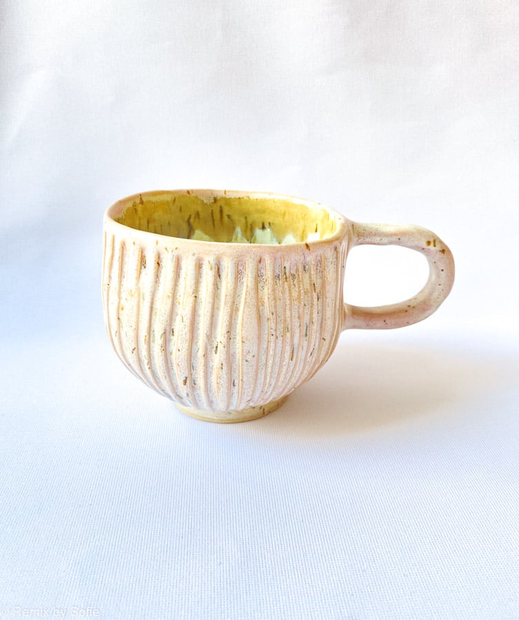 Schöne Tasse mit breiten Rillen in Minzblau, Tasse in Minzblau, Keramikbecher, Keramikbecher, gelbe Tasse, Remix von Sophie, Mia Limettenbirke.