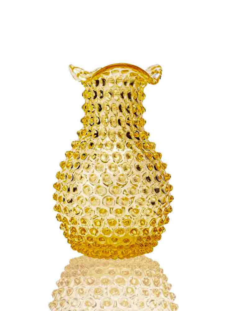 Anna von Lipa Vase in Igel Glasspitze in gelb
