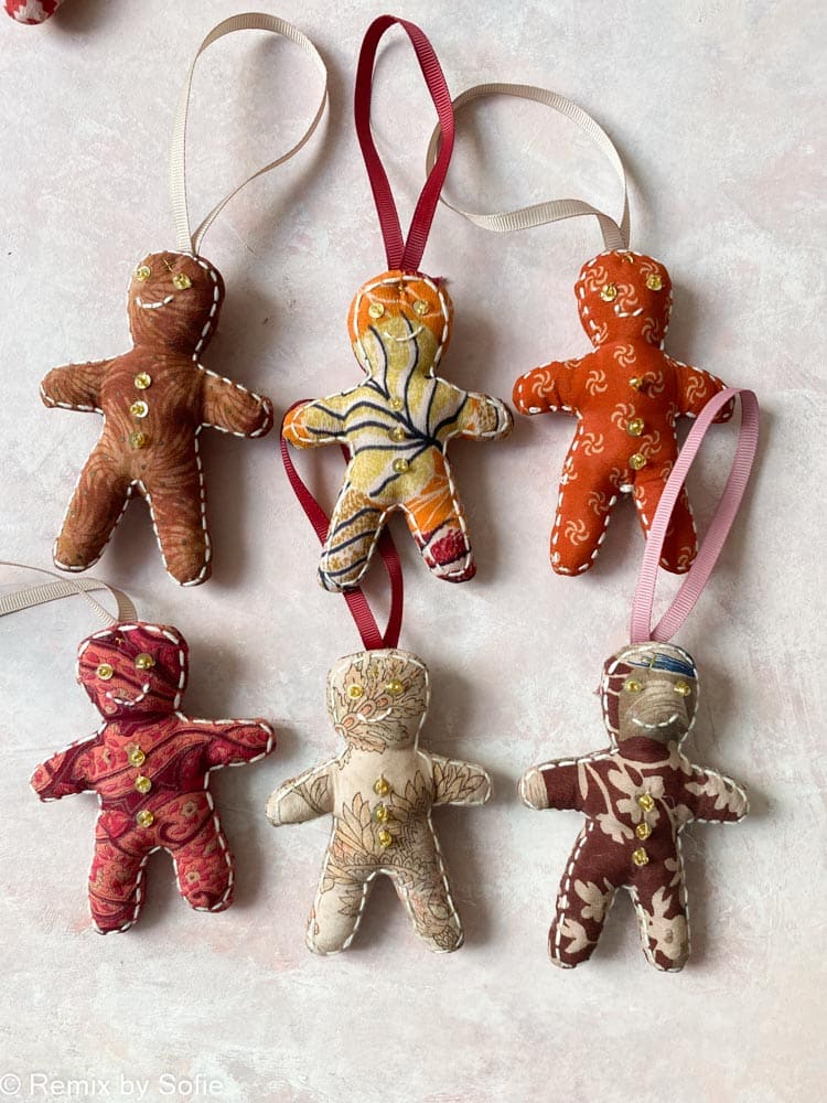 Seidenkuchen Mann, Sissel Adlige, Weihnachtsdekorationen, Seide Weihnachtsdekorationen, Ornamente von Saris, indische Weihnachtsdekorationen, Seidenherz, genbryúgs Ornamente, Nachhaltigkeit, Remix von Sofie