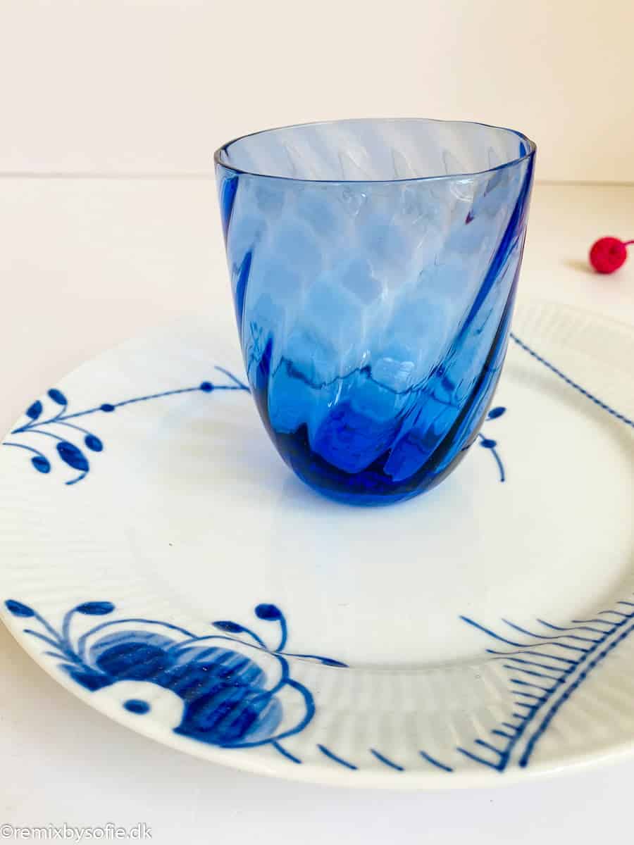 Anna von Lipa wirbeln Glastubler aus Mix und Match in Royal Blue