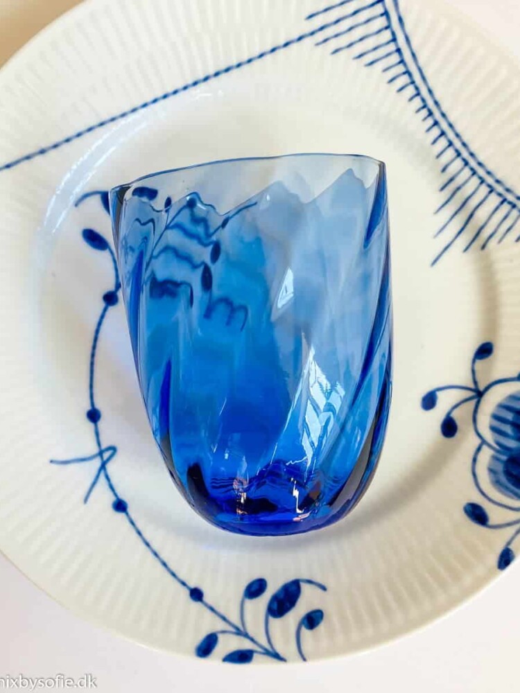 Anna von Lipa wirbelt Glastülle aus Mix und Match in Royal Blue