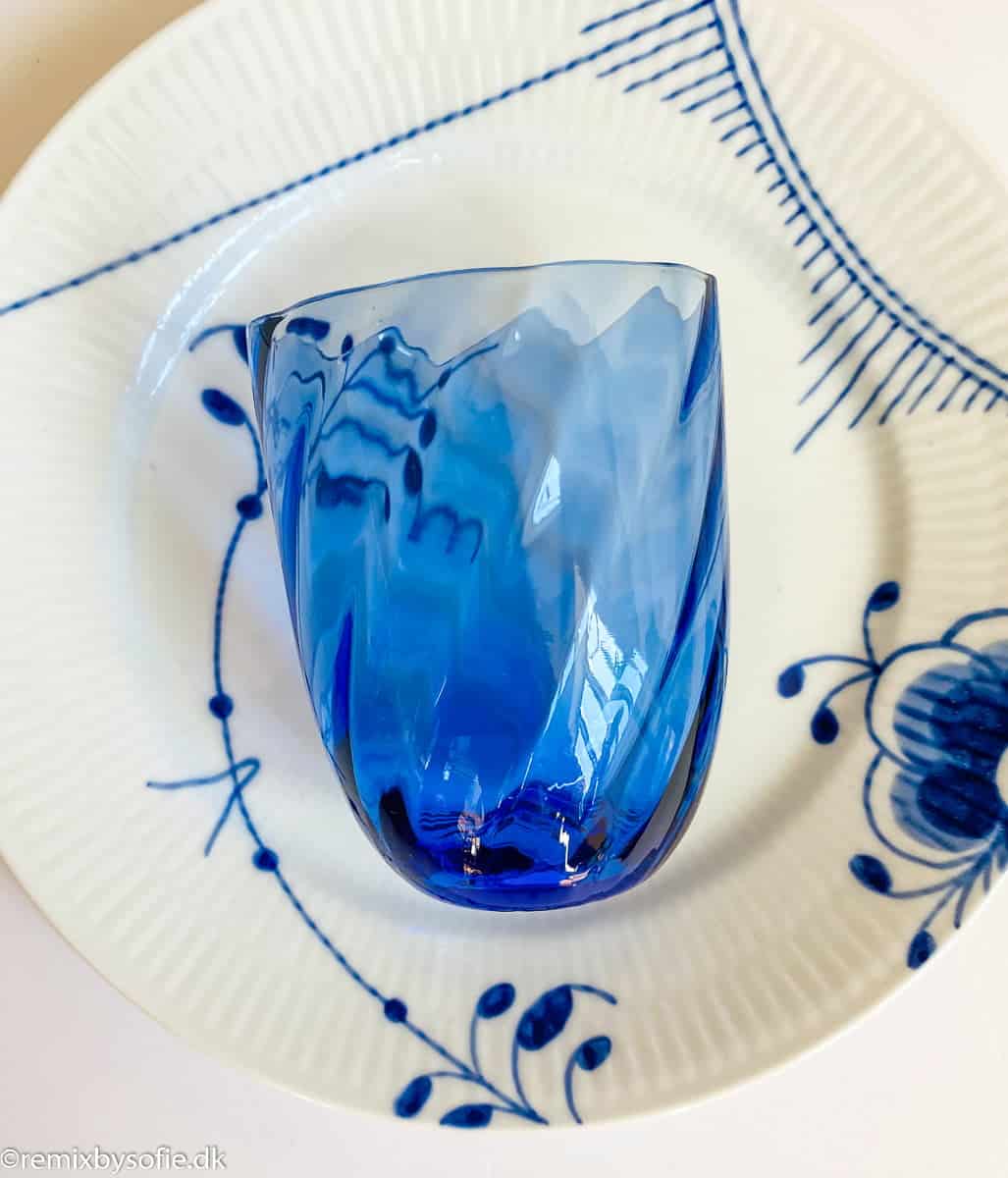 Anna von Lipa wirbelt Glastülle aus Mix und Match in Royal Blue