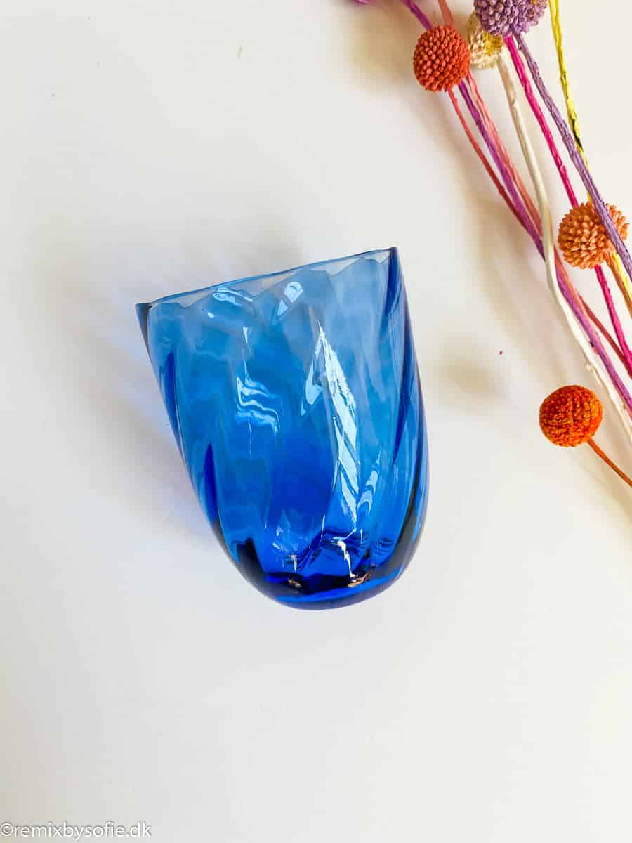 Anna von Lipa wirbelt Glastülle aus Mix und Match in Royal Blue