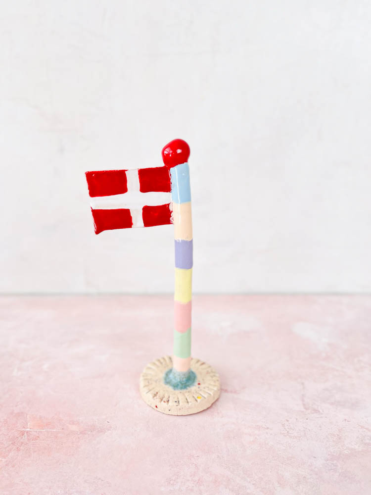 Flagge aus dem Tonspiel, Flagge aus der Löwenhöhle, Dansebrosflag, Flagge aus Keramik
