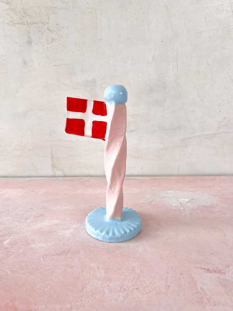 Flagge aus dem Tonspiel, Flagge aus der Löwenhöhle, Dansebrosflag, Flagge aus Keramik