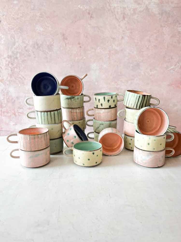 Keramikbecher, Keramikbecher, Tassen, handgemachte Keramik, handgedrehte Keramik, Thilde graulund Keramik, Remix von Sofie, Tischeinstellung, Heiminterieur, Keramik