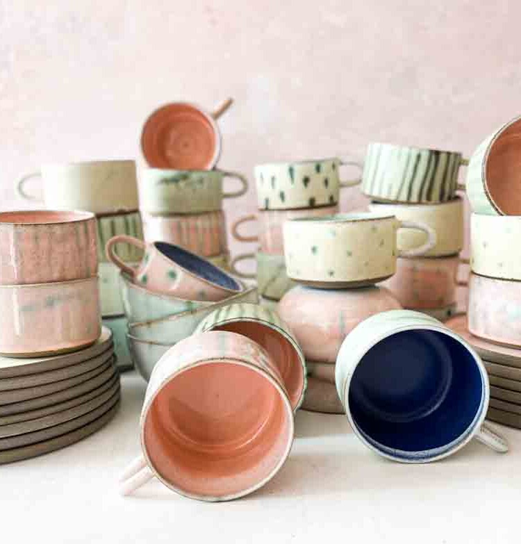 Keramikbecher, Keramikbecher, Tassen, handgemachte Keramik, handgedrehte Keramik, Thilde graulund Keramik, Remix von Sofie, Tischeinstellung, Heiminterieur, Keramik