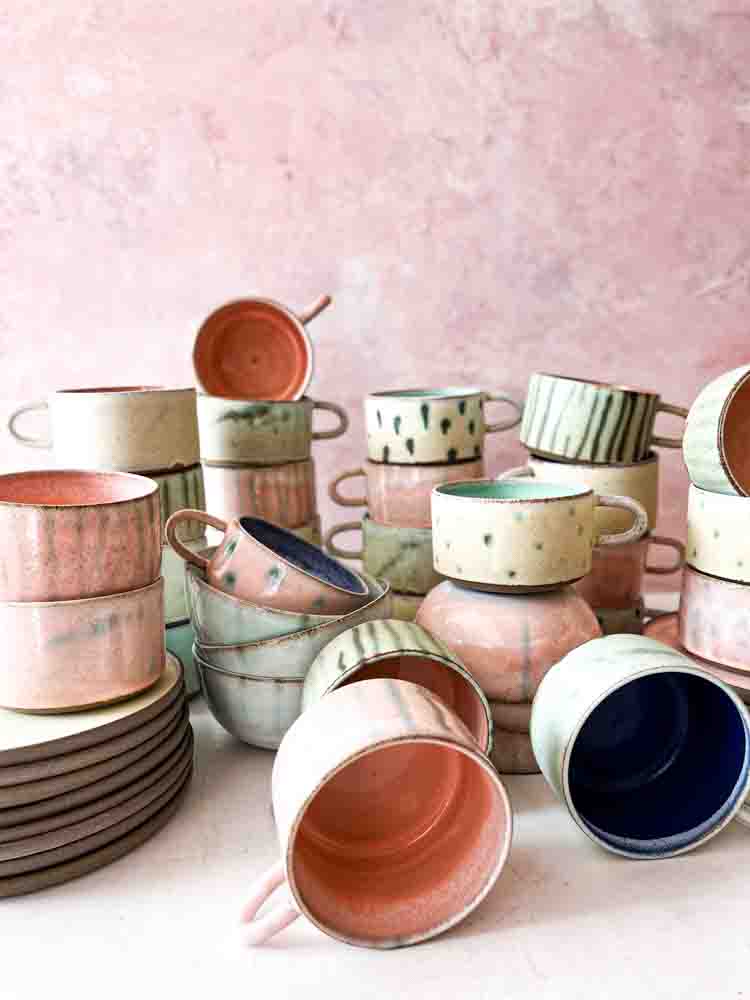 Keramikbecher, Keramikbecher, Tassen, handgemachte Keramik, handgedrehte Keramik, Thilde graulund Keramik, Remix von Sofie, Tischeinstellung, Heiminterieur, Keramik
