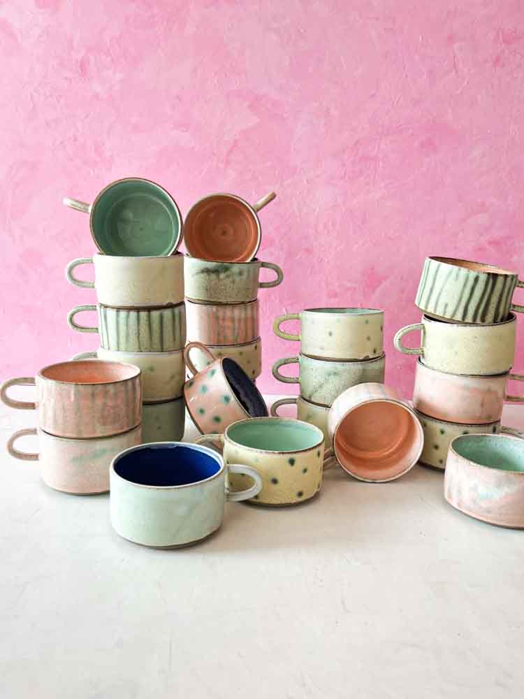Keramikbecher, Keramikbecher, Tassen, handgemachte Keramik, handgedrehte Keramik, Thilde graulund Keramik, Remix von Sofie, Tischeinstellung, Heiminterieur, Keramik