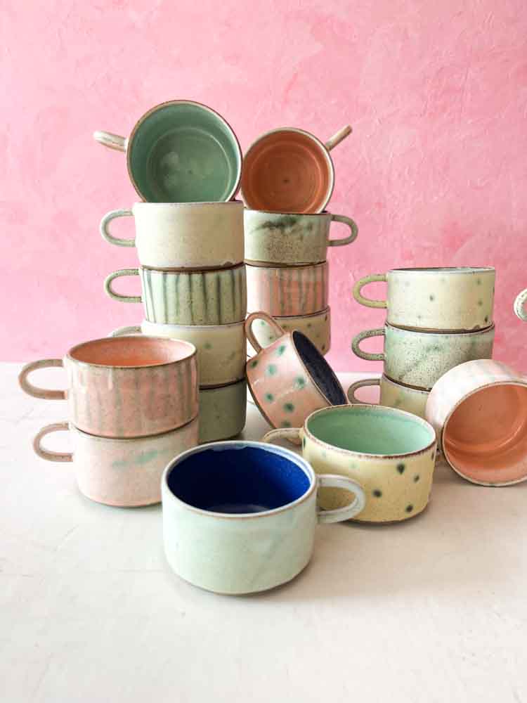 Keramikbecher, Keramikbecher, Tassen, handgemachte Keramik, handgedrehte Keramik, Thilde graulund Keramik, Remix von Sofie, Tischeinstellung, Heiminterieur, Keramik