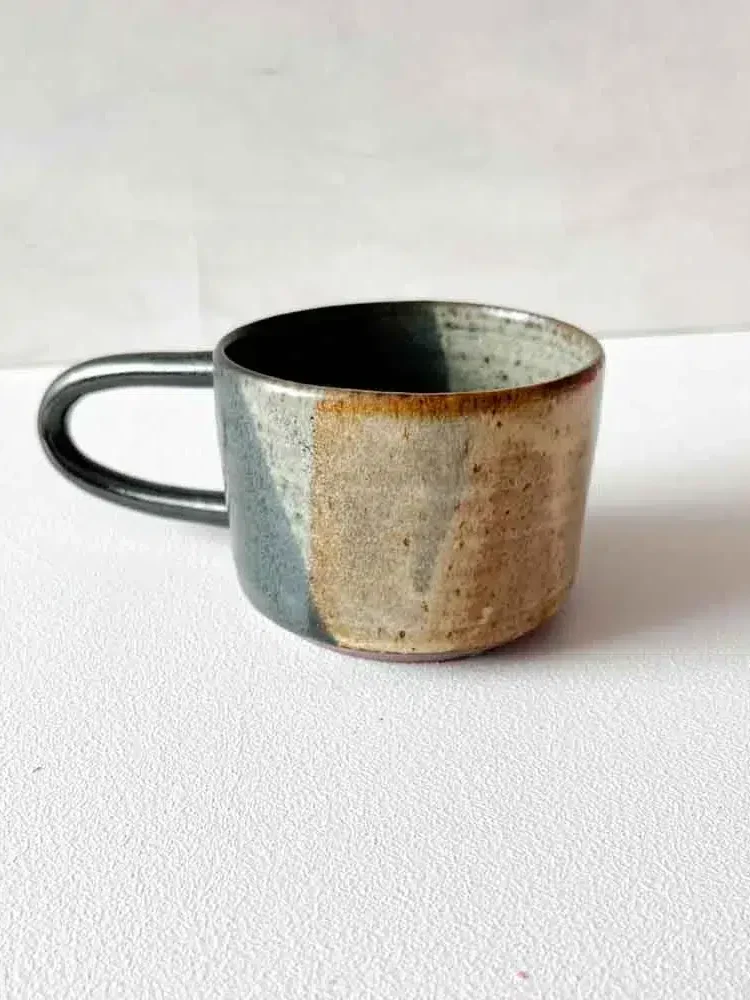 triné lise Keramik, gerillte Tasse, Tasse, handgedrehte Tasse, Keramik-Tasse, Teetasse, Kaffeetasse, Latte Tasse, Tasse mit Griff, Triné lise Keramik, Cappucino Tasse, Steinzeug-Tasse, Keramik-Tasse, Schimmel,