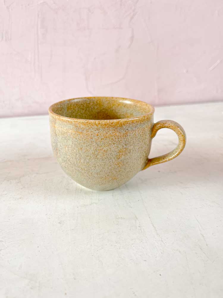 Marie lange beige Tasse mit Griff