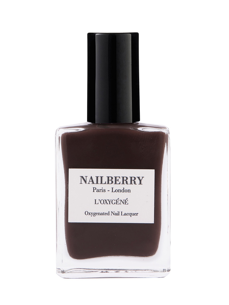Nagellack aus Nagelbeere