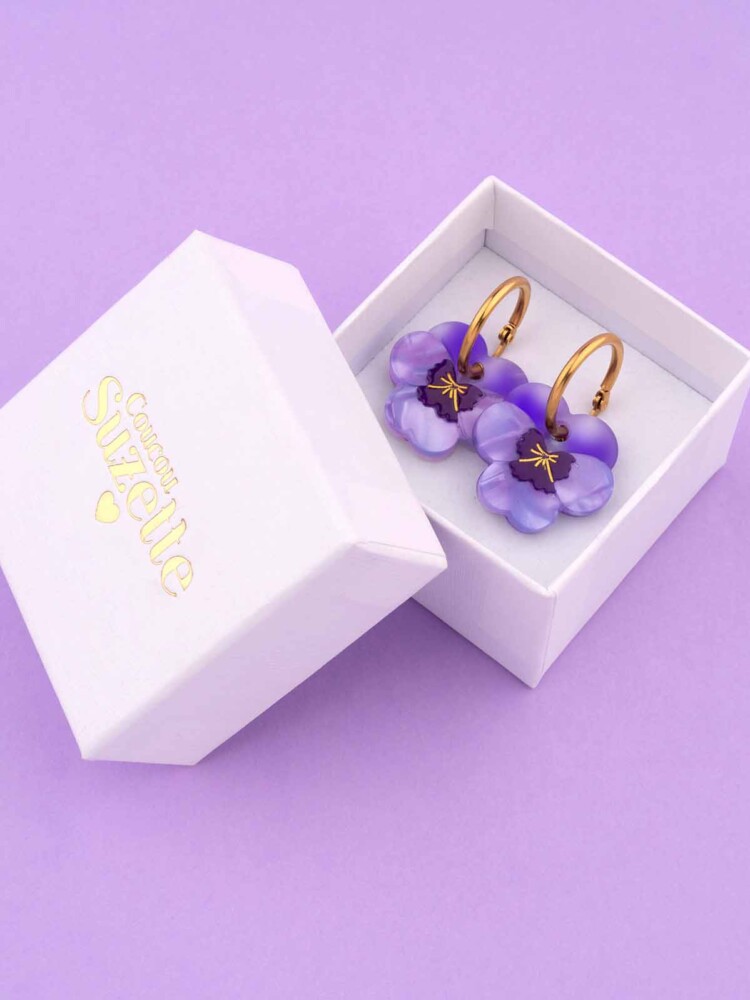 lila Ohrringe mit Stiefmutter Blumen cou cou suzette