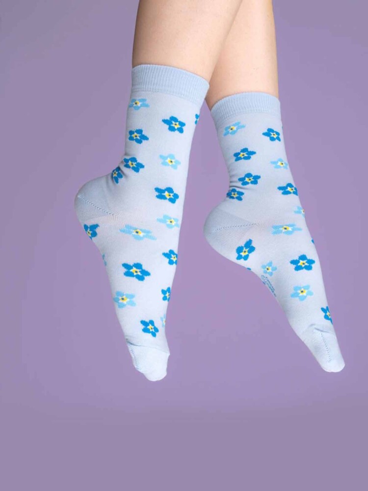 Bio-Baumwollsocken in cou cou suzette in hellblau mit einer Schmiede mit einem Tunnelzug