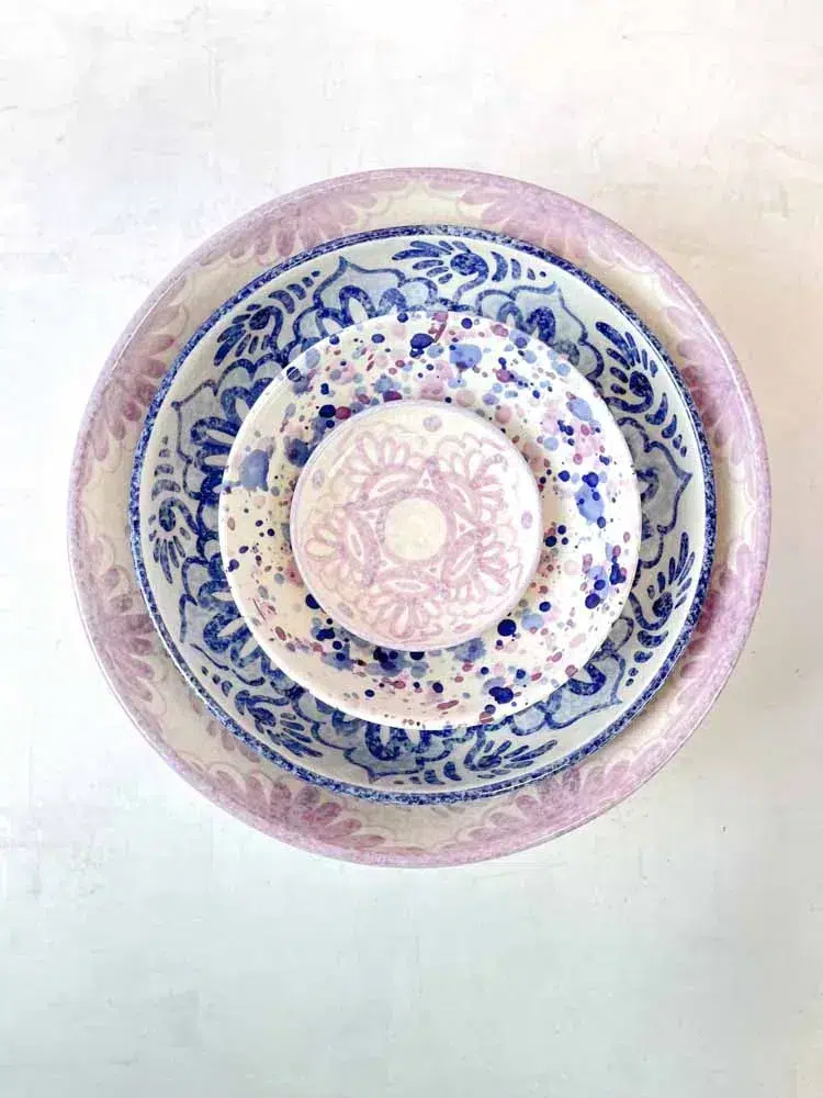 royalblaue Schale, .familianna Keramik, Keramik mit Spritzer, Konfetti, Tischbezug, Remix von Sofie, Konfetti, handgemachte Keramik, Keramik aus Spanien, Keramik aus Andalusien, Bohrdeckel