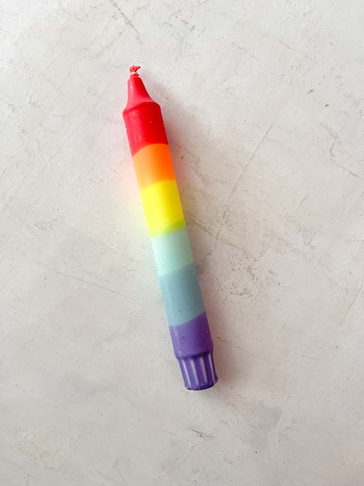 handgefertigte Kronenkerzen aus ahnelight - Regenbogenkerzen