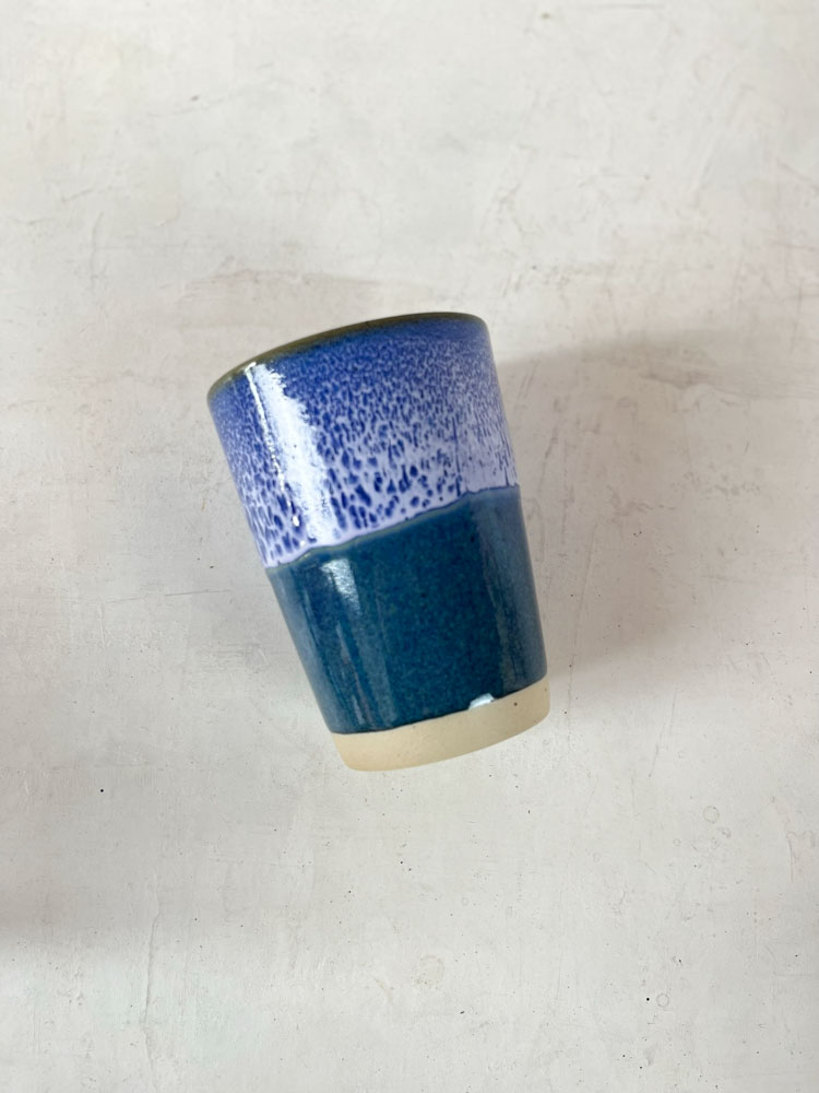 Tasse ohne Griff, blau - Bornholm Keramikfabrik