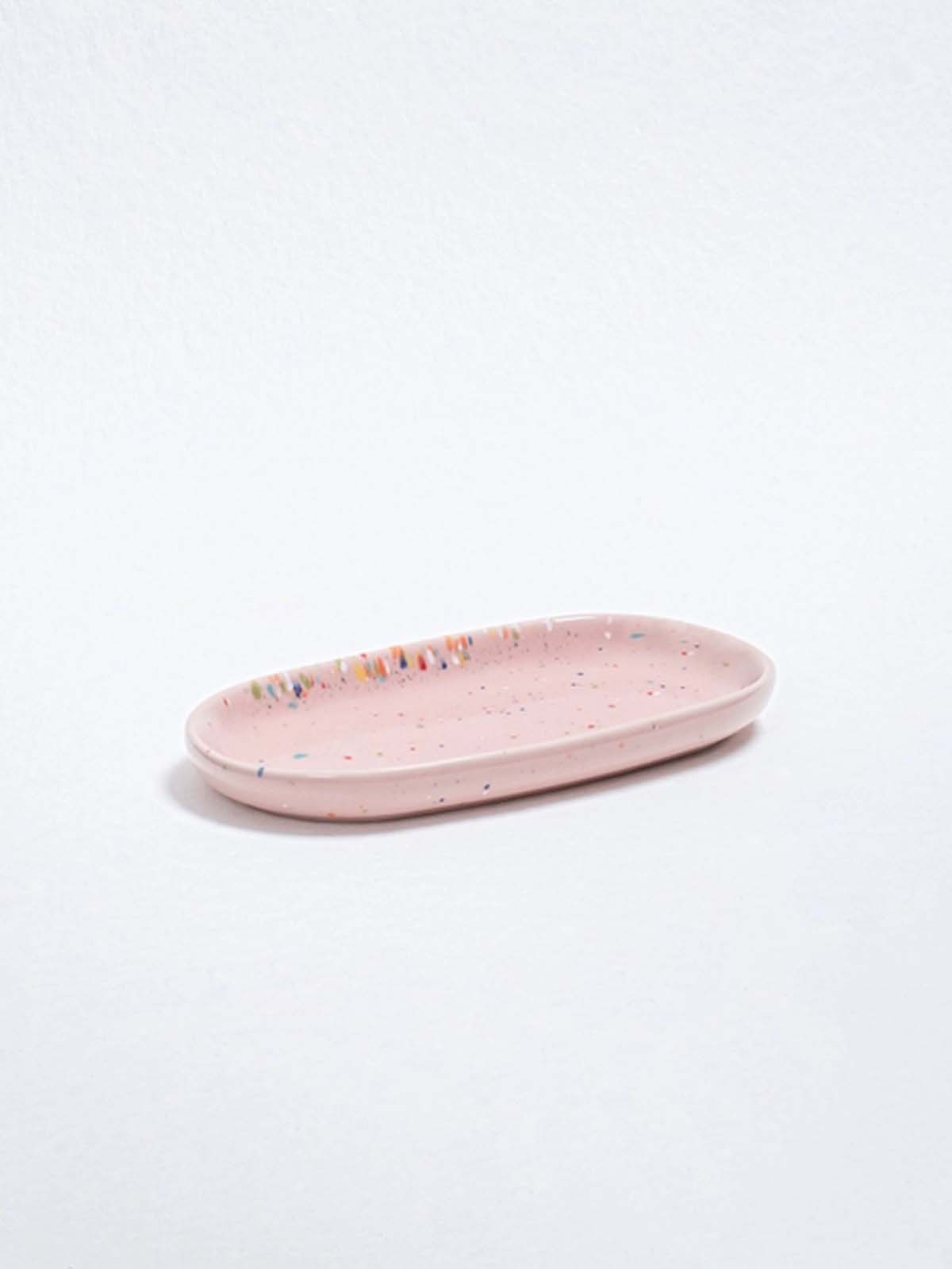 Pastellfarbenes Gericht, Gericht, Ei zurück zu Hause, Remix von Sophie, Tisch-Setting, Servieren, bunte Inneneinrichtung, Ei zurück Hause Einzelhändler in Kopenhagen,