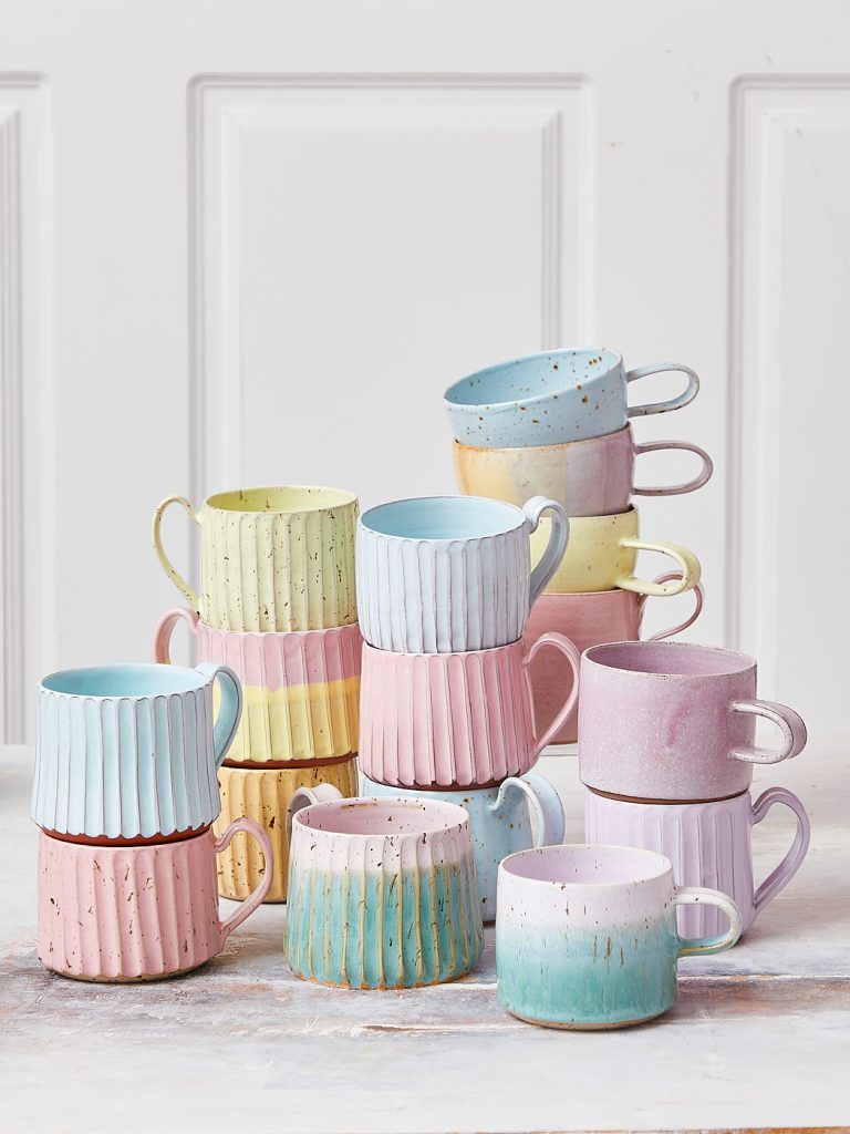 pastellfarbene Tassen, Cortado-Cups, gerillte Tasse mit Griff, Anne Cup, Rosinenbecher, Cup rmed Griff, rosa Tassen, gestreifte Tassen, blaue Tassen, blaue Tassen, blaue Keramik, gerillte Tassen, Tassen mit Griff, Tassen, Keramik, studio aarhus, trine lise Keramik, Keramik, Tassen in Keramik, handgemachte Keramik, einzigartige, einzigartige Keramik, gemütliche Tassen, Tassen mit Grooves, Remix von Sofie, riesige Auswahl an Keramikbechern, Mia Lindbirk cups.keramik Tasse, Keramikbecher, Tasse, handgemachte Keramik, handgedrehte Keramik, Thilde graulund Keramik, Remix von Sofie, Tisch-Einstellung, Heiminnenraum, Keramik