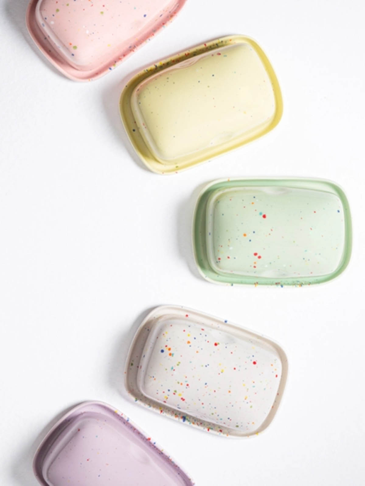 Butter versteckt die Konfetti-Serie - Egg Back Home