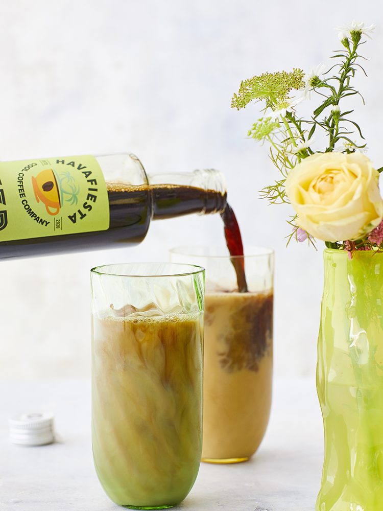 Longdrink Glas in wirbelnden Eiskaffeegläsern - Anna Von Lipa
