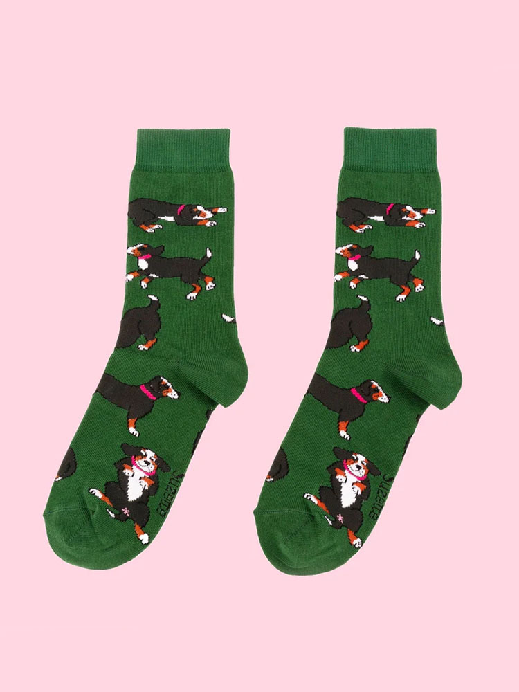 grün mit berner sennnen sock, strümpfe mit hunden, remix von sofie, cou cou suzette, strümpfe, strümpfe in baumwolle, italienische baumwolle, strümpfe aus baumwolle hergestellt,