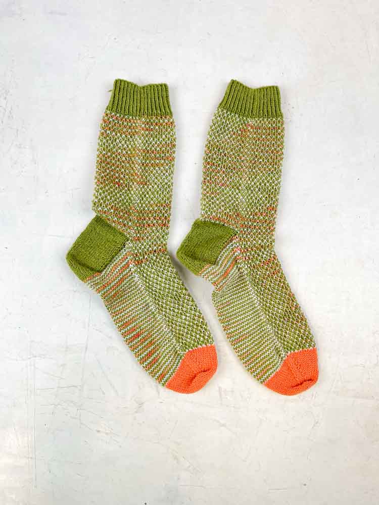 Handgestrickte Socken aus Wolle