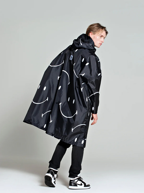 Rainkiss Regen Poncho in recyceltem Kunststoff Digi Damier in Braun