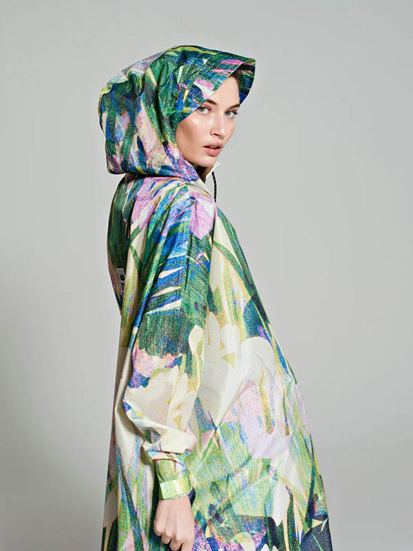 Regen Eisregen Poncho in recycelten Kunststoff Lilie grün mit Blumen