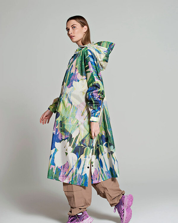 Regen Eisregen Poncho in recycelten Kunststoff Lilie grün mit Blumen
