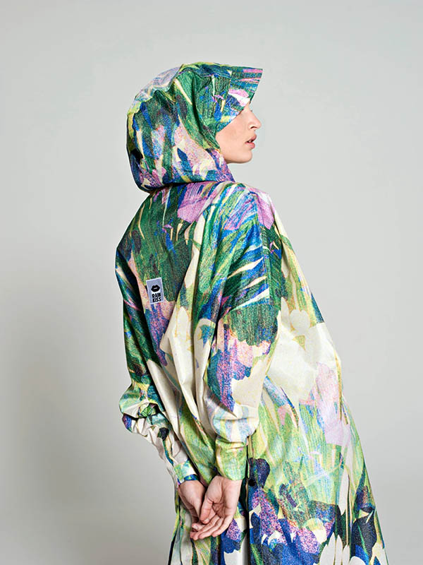 Regen Eisregen Poncho in recycelten Kunststoff Lilie grün mit Blumen