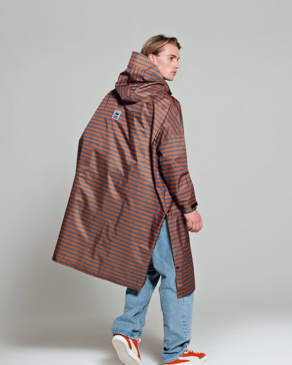 Regen Eis Regen Poncho aus recyceltem Kunststoff Stadt Brenton braun mit blauen Streifen