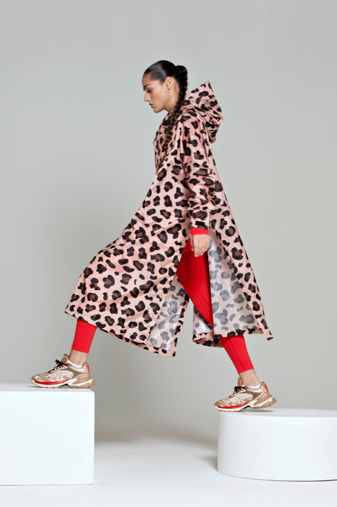Regeneis Regenponcho aus recyceltem Kunststoff rosa Panther mit rosa und braun
