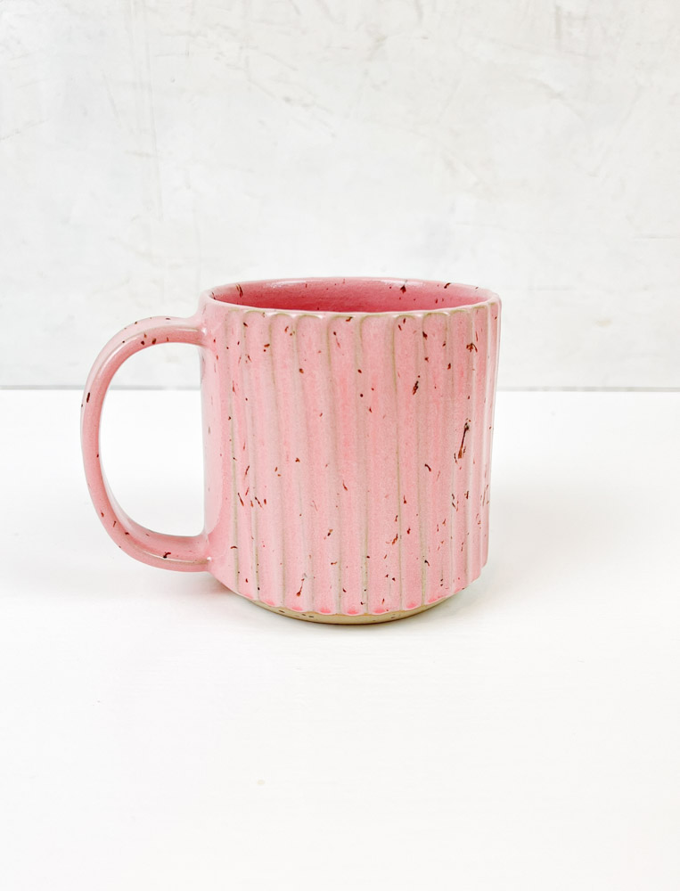 Trine lise Gerollte Keramik Tasse in rosa - hohe Tasse