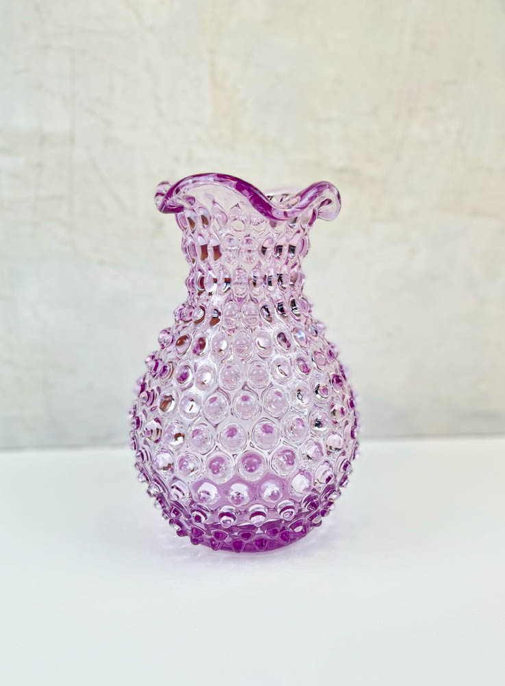 Anna von Lipa Spitzenvase in lila