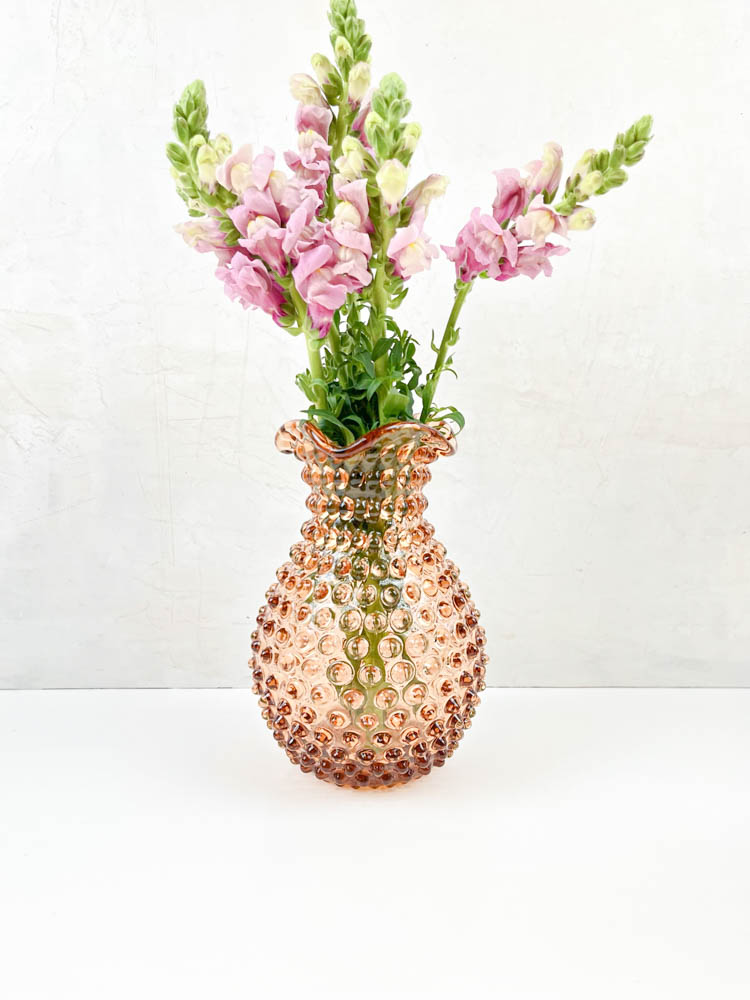 Anna von Lipa Spitzenvase in neuem Braun