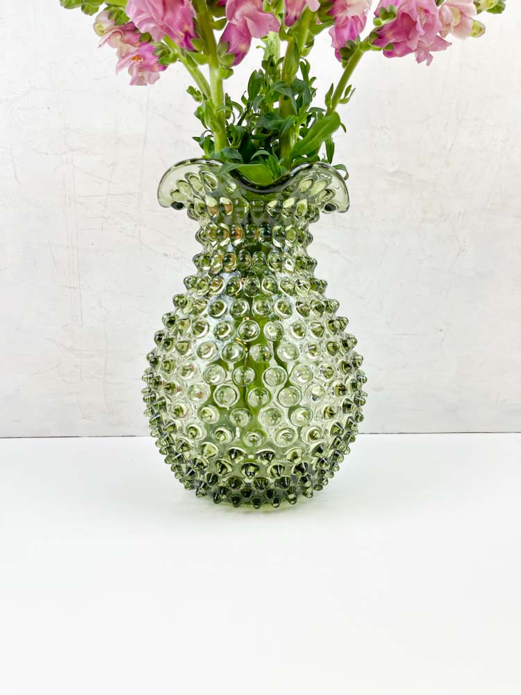 Anna von Lipa Spitzenvase in olivgrün
