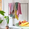 Badetuch in rosa mit Streifen von Bongusta