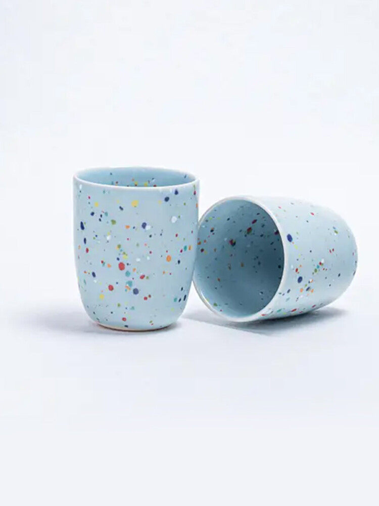 blauer Becher in Keramik