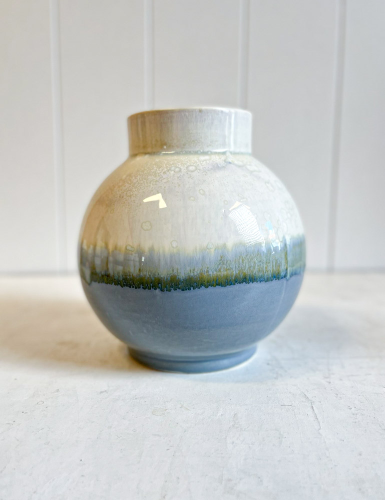 große Keramikkugelvase lena pedersen in blau-grau und creme