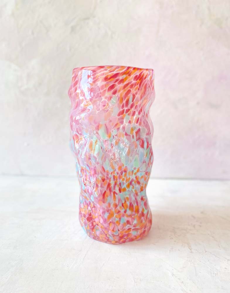 mundgeblasene große Lockenvase in mit Opalplatten und vielen Farben von Marie Retpen