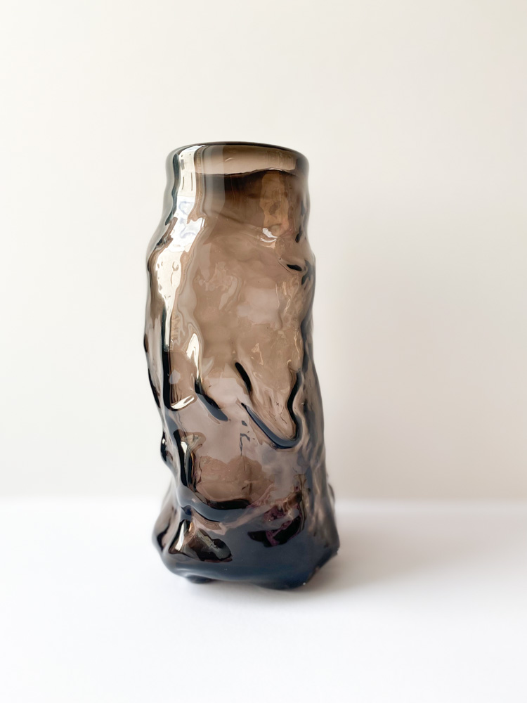 mundgeblasene Lockenvase in transparentem Bernstein von Marie Retpen