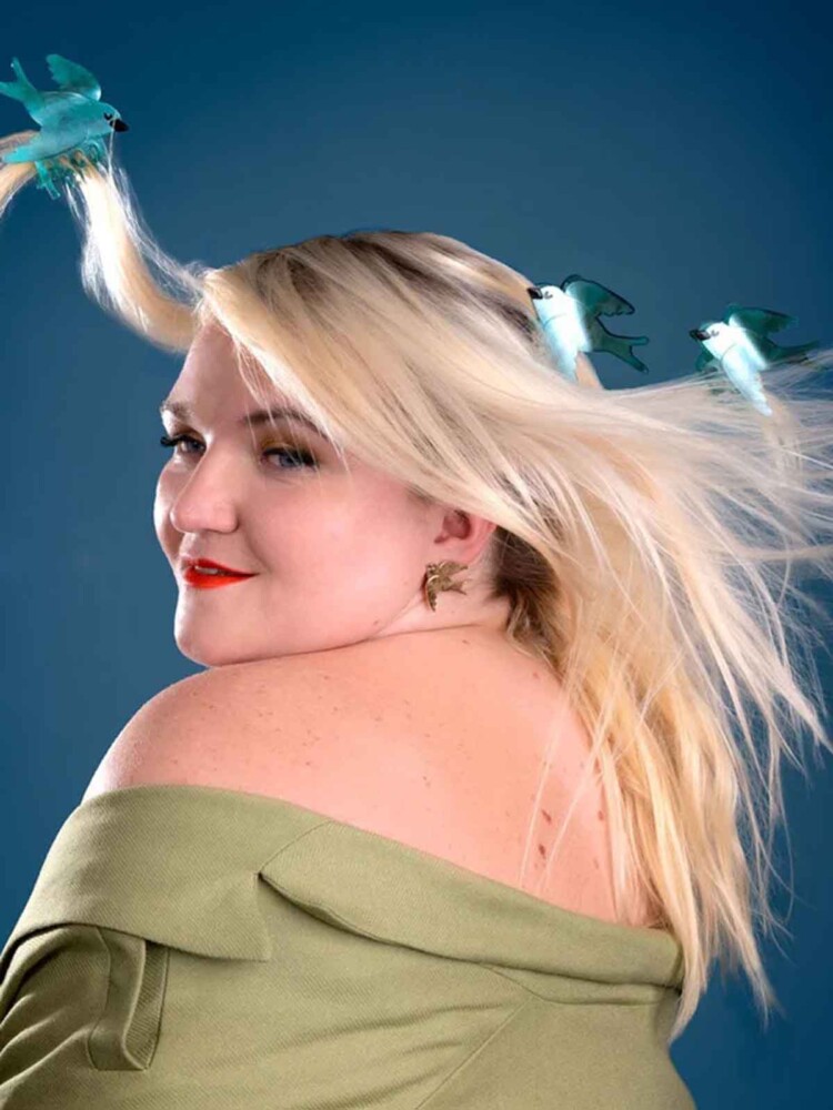cou cou suzette haarclip mit blau schlucken